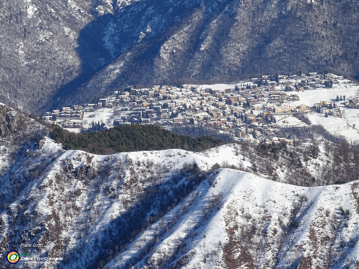 42 Zoom su Costa Serina alle pendici del Monte Suchello.JPG